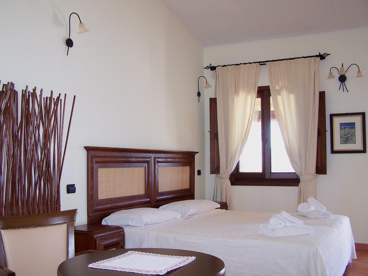 Hotel Ristorante Funtana Abbas Luras Chambre photo